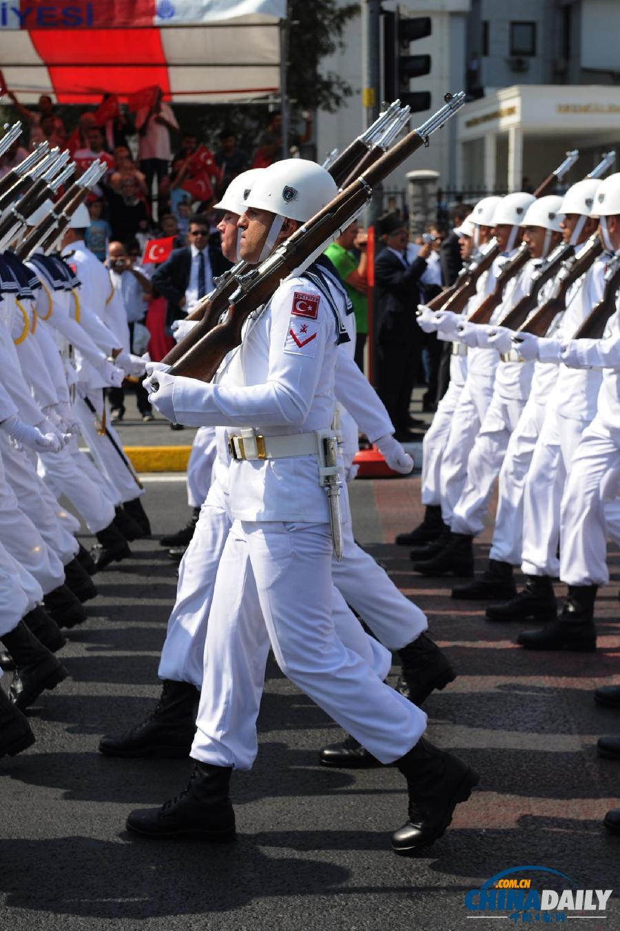 土耳其伊斯坦布爾舉行“勝利日”閱兵紀(jì)念活動(dòng)