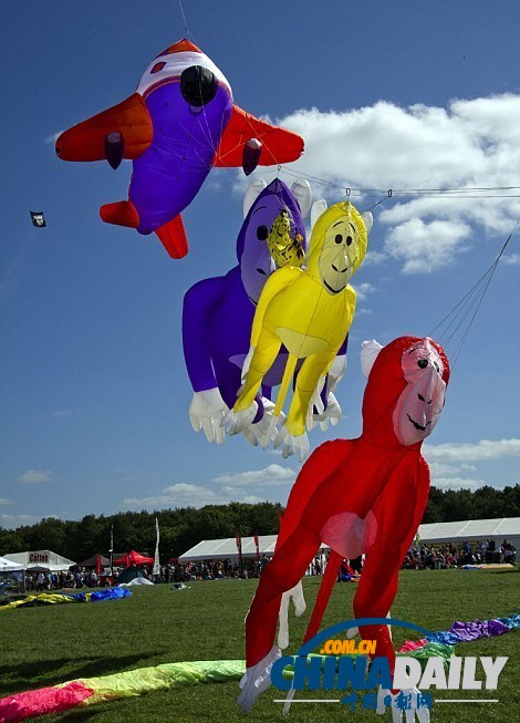 布里斯托爾國際風箏節(jié)絢麗多彩 3D風箏熱鬧“狂歡”