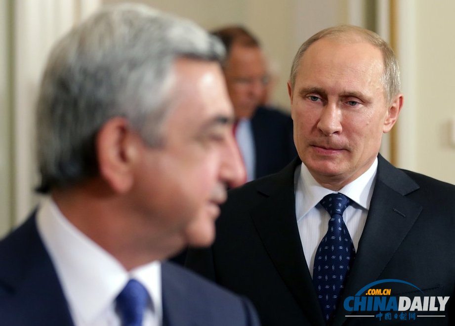 普京會(huì)晤亞美尼亞總統(tǒng) 曾否認(rèn)敘官方使用化武猛批美國(guó)（組圖）