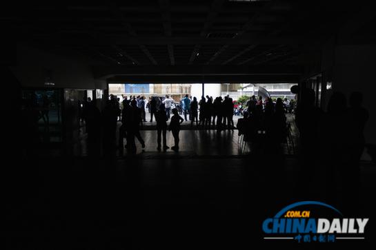 委內(nèi)瑞拉大面積停電 工人停工交通混亂