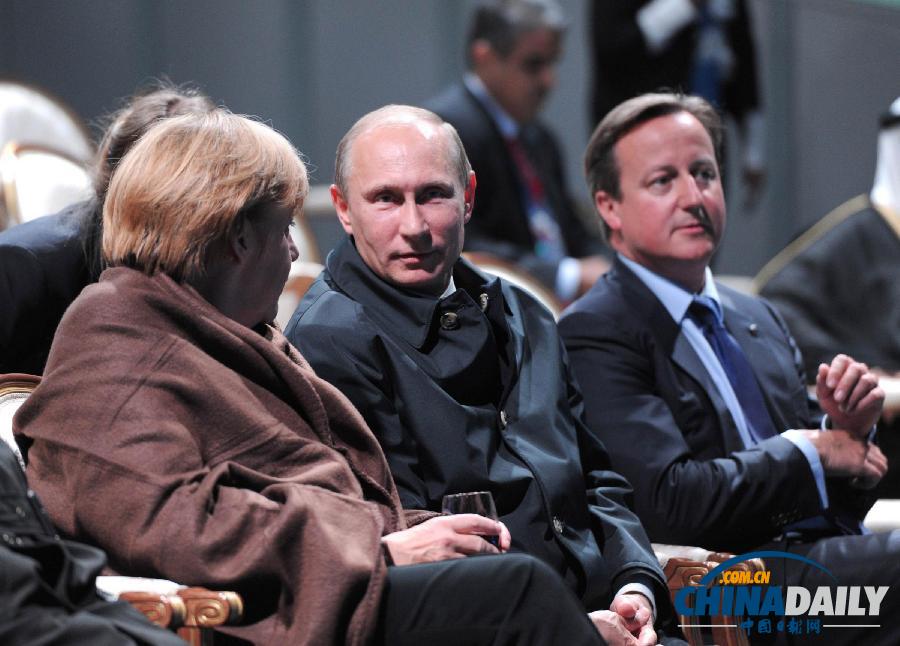 G20峰會：普京親自為默克爾加衣 盡顯紳士風度