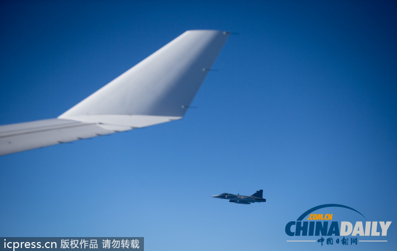 G20峰會結(jié)束 瑞典戰(zhàn)機(jī)靠近默克爾專機(jī)（圖）