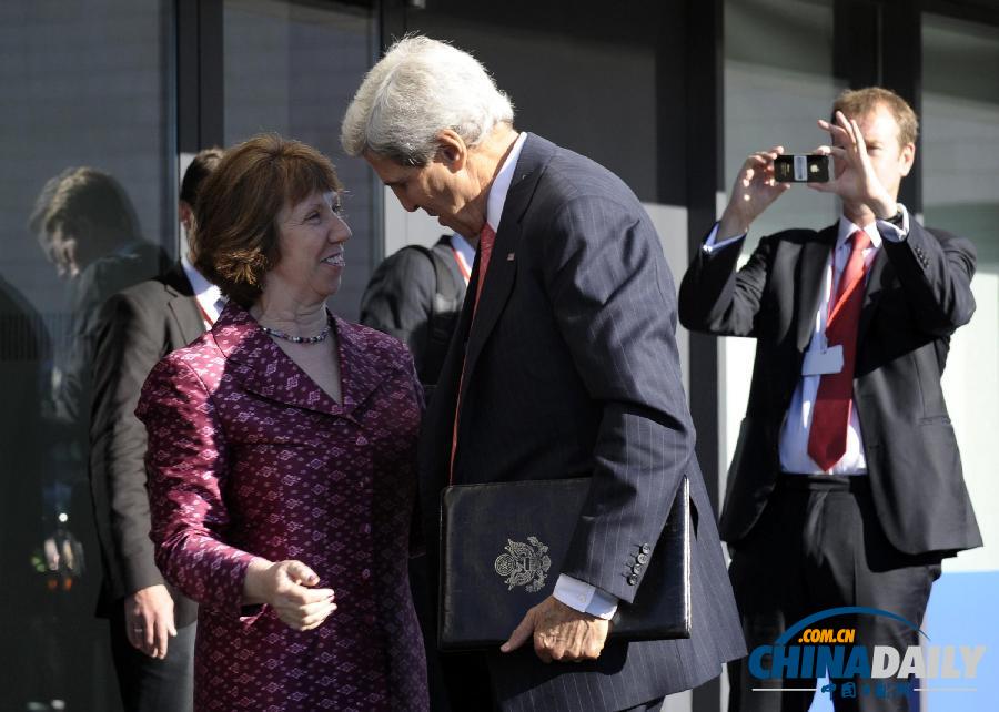 克里參加歐盟外長非正式會(huì)議 與阿什頓“貼面吻”超親熱