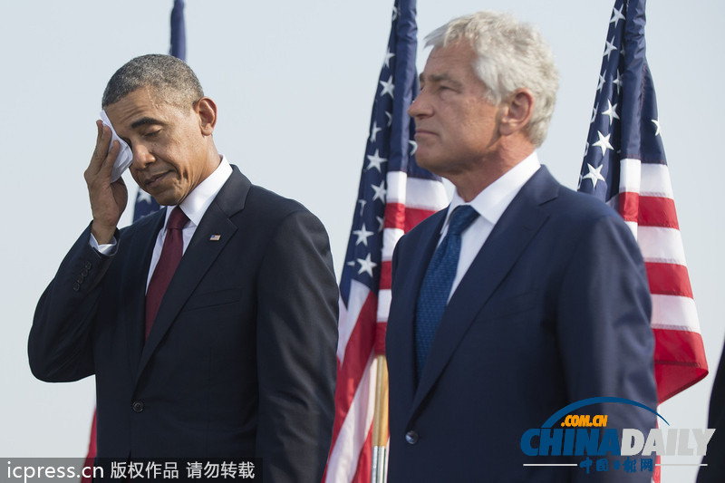 奧巴馬出席9·11事件紀(jì)念活動 天氣炎熱狂擦臉