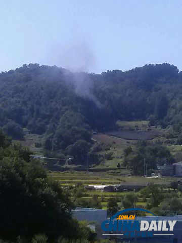 一架F-5戰(zhàn)機(jī)在韓國墜毀 飛行員跳傘逃生（組圖）