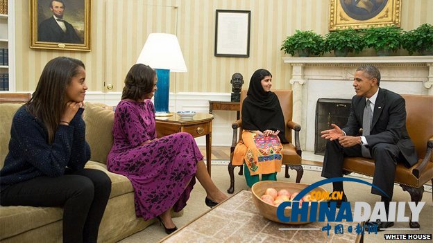 奧巴馬攜妻女會(huì)見馬拉拉