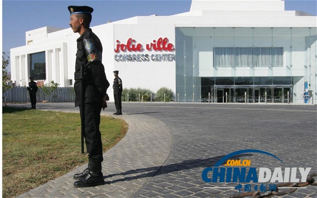 衣著不當(dāng)？男子穿著像警察在埃及被捕