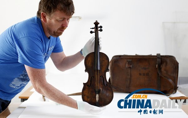 “泰坦尼克”小提琴創(chuàng)145萬(wàn)美元拍賣價(jià)