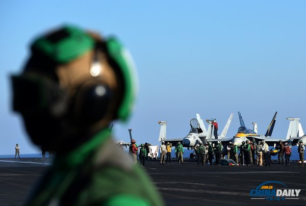 美國尼米茲號航母進(jìn)駐地中海 稱隨時可打擊敘利亞