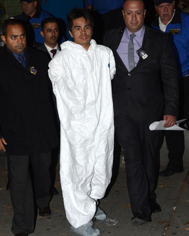 華人紐約殺表嫂一家5口 提審中發(fā)狂襲警