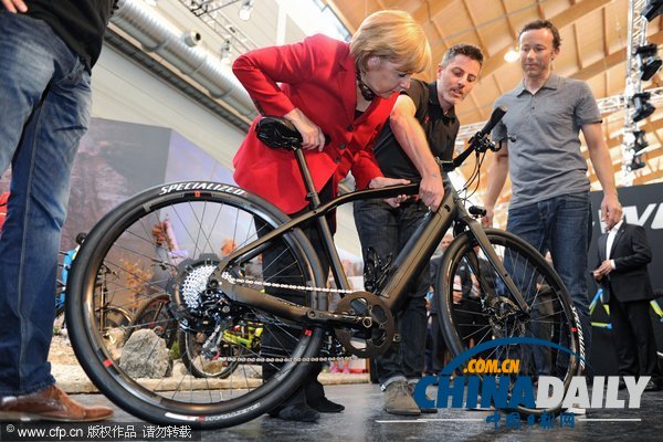 圖:歐洲自行車銷量超汽車 看政要大佬引領(lǐng)騎車風(fēng)尚