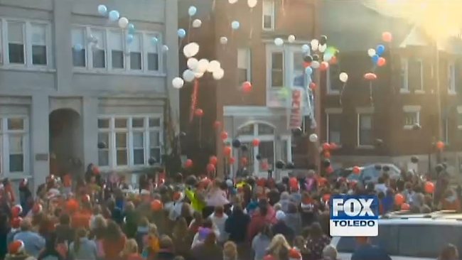 美患癌少年只剩數(shù)周生命 民眾自發(fā)提前為其慶祝圣誕節(jié)