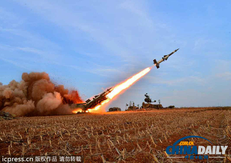 金正恩指導(dǎo)朝鮮人民軍火力打擊訓(xùn)練（組圖）