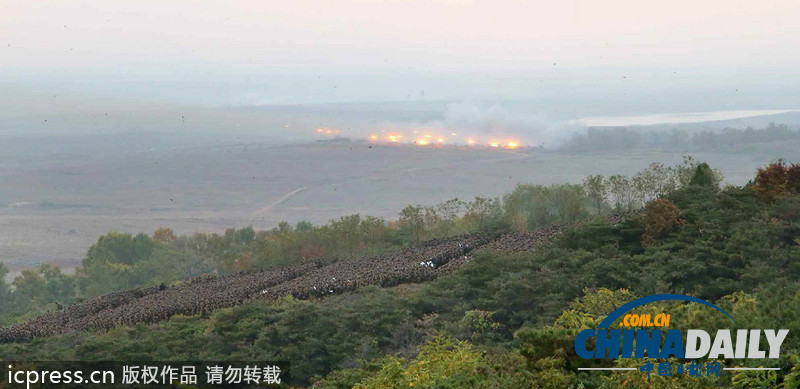 金正恩指導(dǎo)朝鮮人民軍火力打擊訓(xùn)練（組圖）