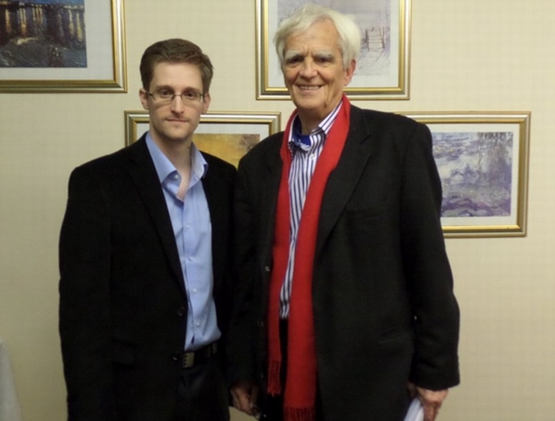 德國(guó)內(nèi)政部長(zhǎng)稱接受斯諾登幫助 但拒絕為其提供庇護(hù)