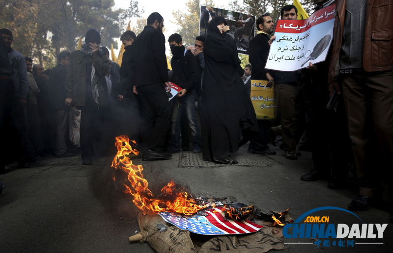 伊朗民眾焚燒美國旗 紀(jì)念占領(lǐng)美使館事件34周年（組圖）