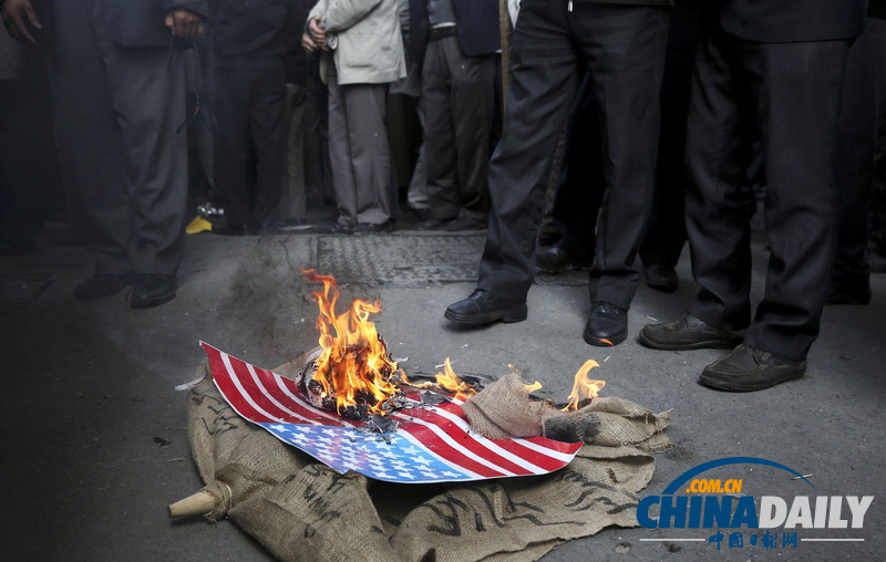 伊朗民眾焚燒美國旗 紀念占領美使館事件34周年（組圖）