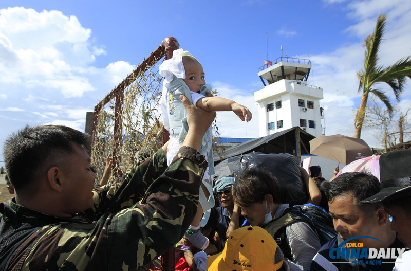 災(zāi)難無情人有情:盤點(diǎn)菲律賓災(zāi)區(qū)感人瞬間(組圖)