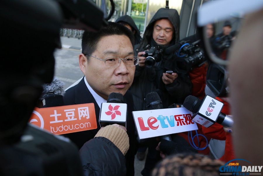 李某某等五人強(qiáng)奸案二審開(kāi)庭