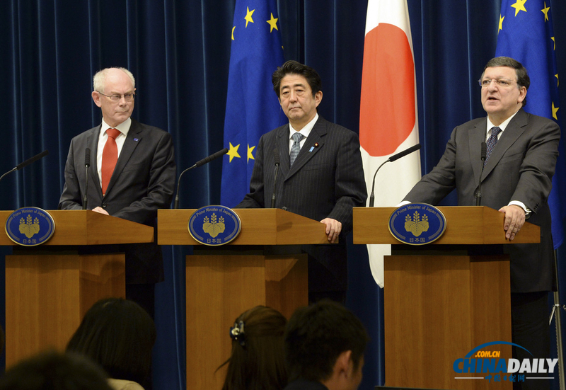 安倍于首相官邸會見歐盟首腦 發(fā)布會上喜笑顏看