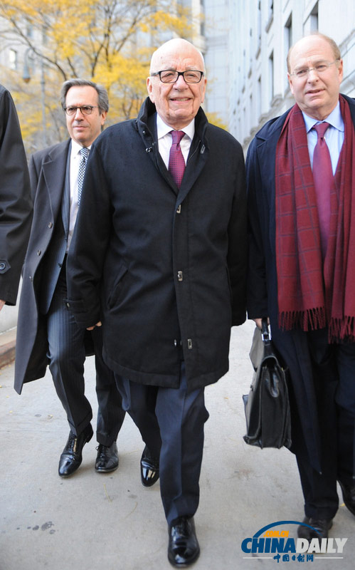 鄧文迪與默多克離開(kāi)法院 苦臉VS笑臉