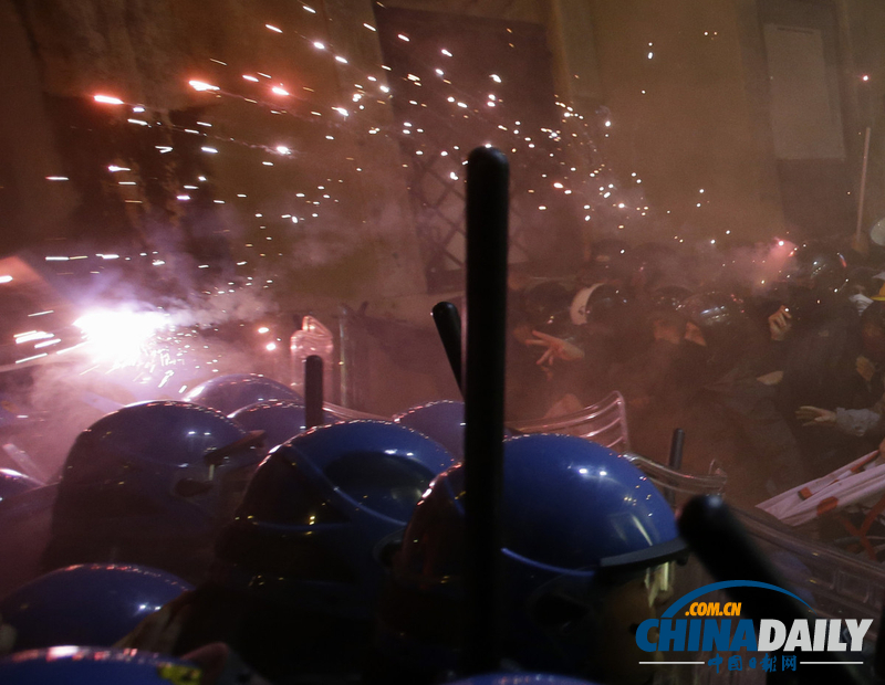 意大利環(huán)保者抗議高速列車計劃 與警方激烈沖突