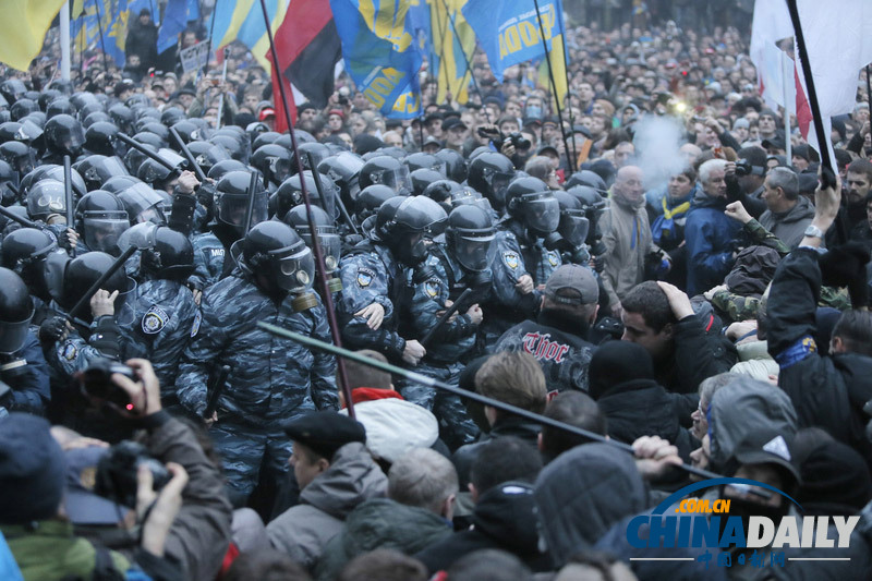 烏克蘭暫停加入歐盟進(jìn)程引發(fā)大規(guī)模抗議