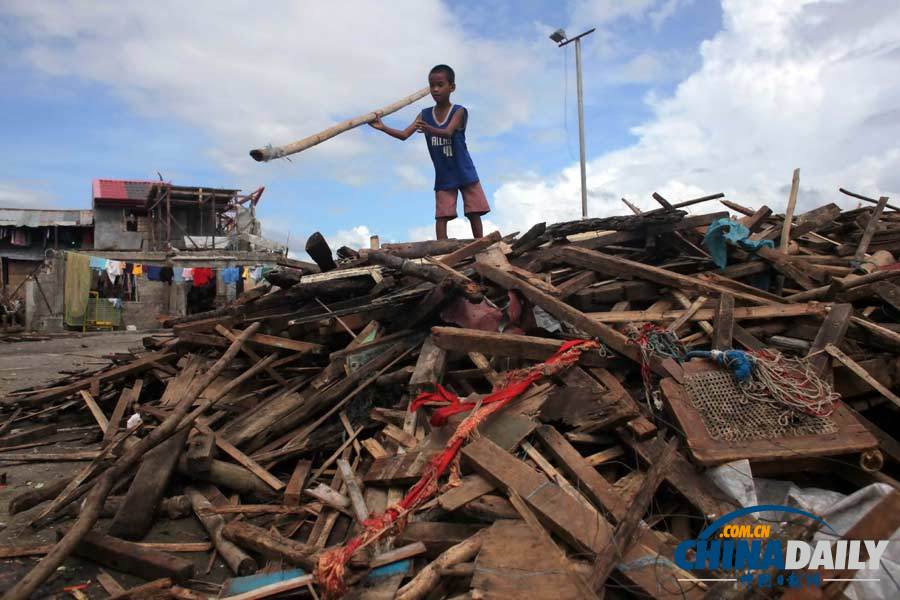 菲律賓塔克洛班民眾開(kāi)始重建家園