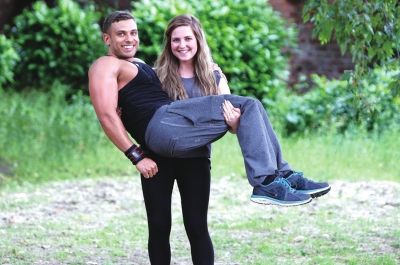 英16歲女子獲多項(xiàng)舉重冠軍 曾患病無(wú)法參加運(yùn)動(dòng)