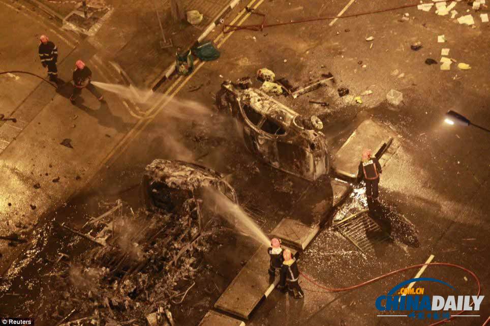 新加坡發(fā)生暴力騷亂事件 多人受傷警車被燒毀