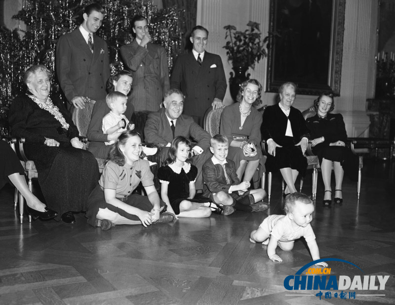 扮裝搞鬼拍全家福 盤點(diǎn)各國政要的溫情圣誕時(shí)刻