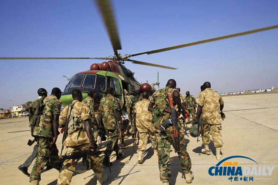 戰(zhàn)亂中南蘇丹圣誕節(jié)一瞥 民眾禱告士兵全副武裝