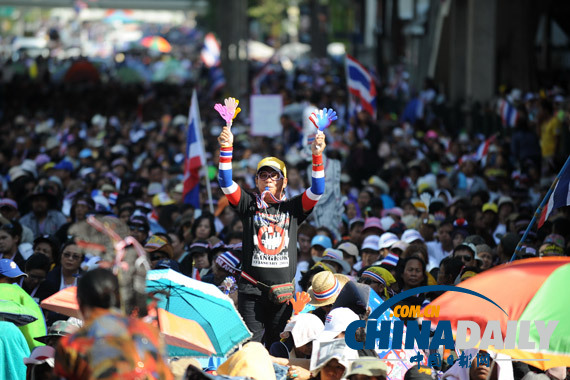 泰國(guó)抗議者欲圍堵政府部門(mén) 曼谷主要路口仍被封鎖