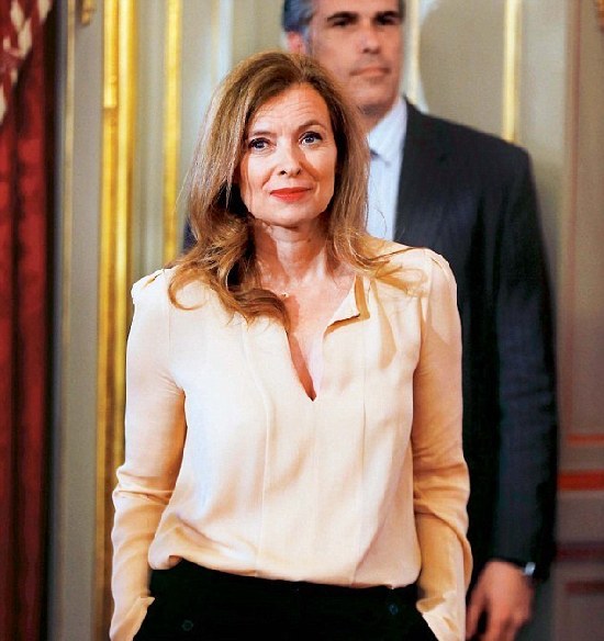 法第一女友“受重創(chuàng)”再住院一周 暗示可原諒?qiáng)W朗德