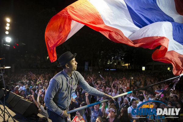 泰政府敦促逮捕反政府示威領(lǐng)導人 親他信派暗囤武器