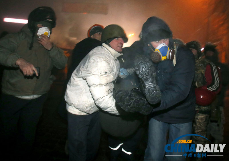 烏克蘭首都騷亂仍在持續(xù) 警方動用催淚瓦斯鎮(zhèn)壓 