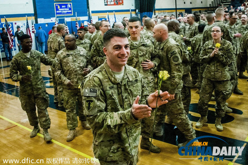 150名駐阿美軍士兵回家 團(tuán)聚場面溫馨感人