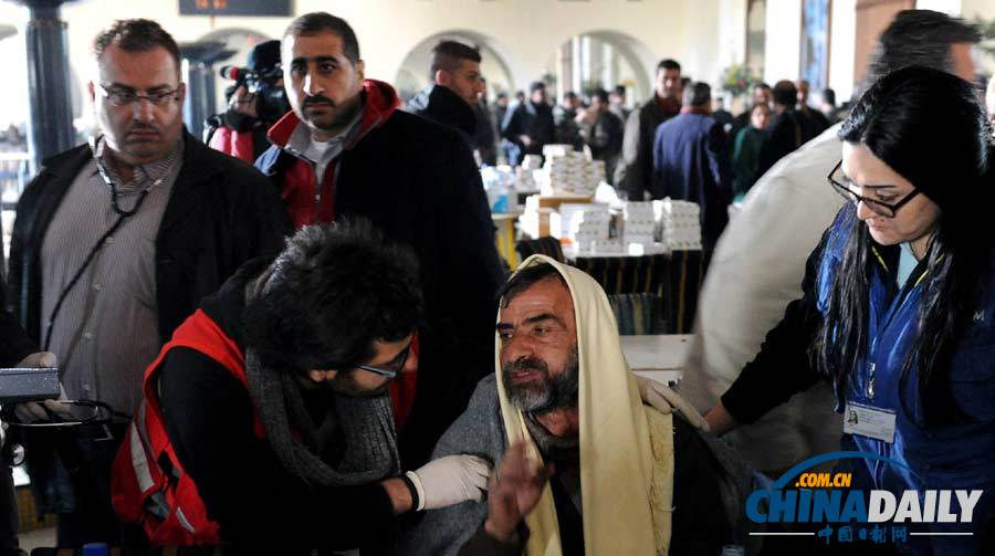 首批敘利亞霍姆斯難民開(kāi)始從中部戰(zhàn)區(qū)撤出