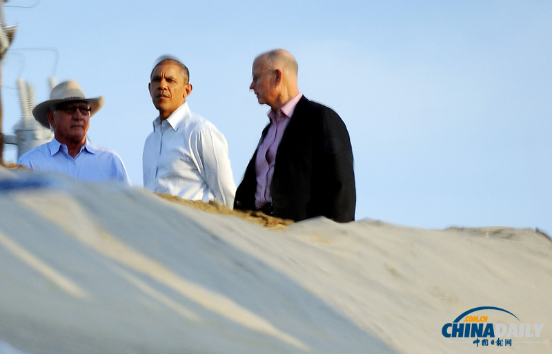 奧巴馬視察農(nóng)場旱情 安保嚴(yán)密直升機(jī)護(hù)駕如臨大敵