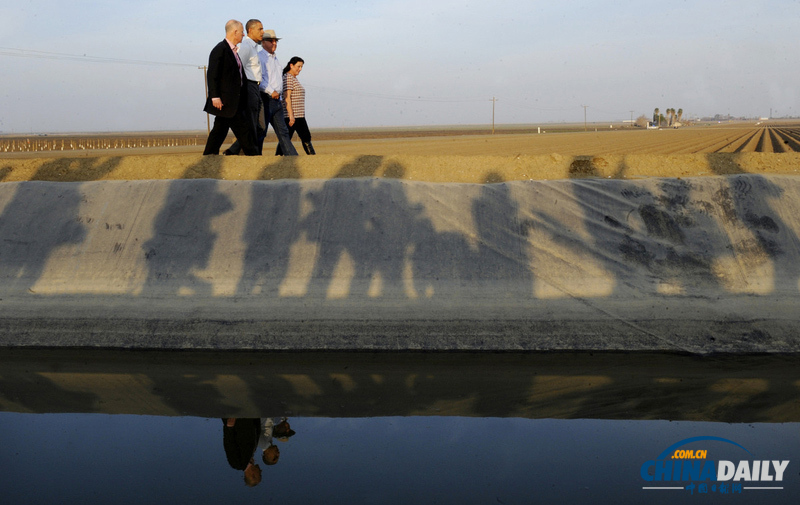 奧巴馬視察農(nóng)場旱情 安保嚴(yán)密直升機(jī)護(hù)駕如臨大敵