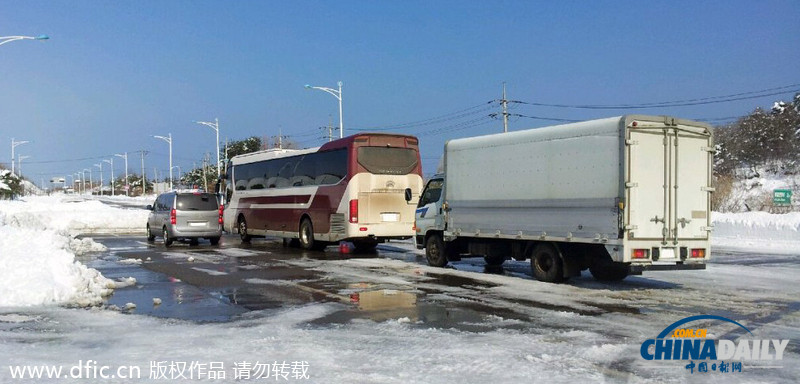 韓“先遣部隊”赴朝 為離散家屬團(tuán)聚活動做準(zhǔn)備