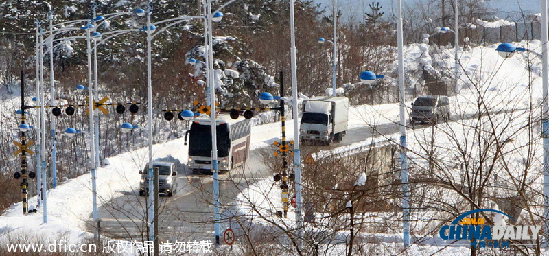 韓“先遣部隊(duì)”赴朝 為離散家屬團(tuán)聚活動(dòng)做準(zhǔn)備
