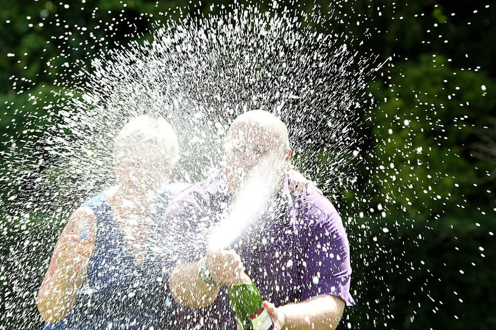 英國(guó)夫婦獨(dú)享1.48億英鎊彩票巨獎(jiǎng)