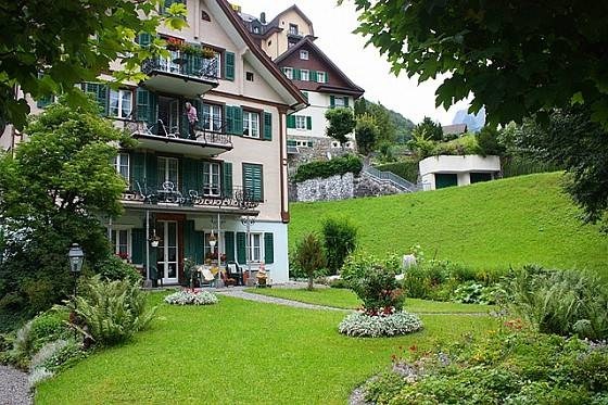 逛步行街喝咖啡 瑞士農(nóng)村人竟這樣生活