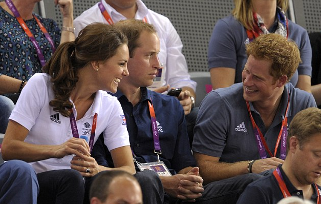 英媒拿皇室開(kāi)涮 哈里王子是威廉凱特的“婚姻第三者”？