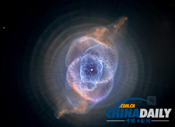 NASA公布星系相撞震撼照片 形似企鵝護(hù)蛋