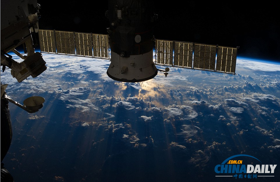 高清組圖:國(guó)際空間站宇航員拍攝大西洋上空壯美奇觀(guān)