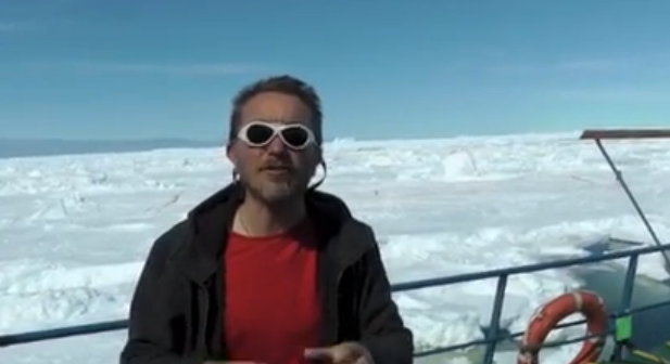 雪龍?zhí)柲蠘O營(yíng)救被困船員