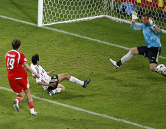 看世界杯 學(xué)單詞: 替補(bǔ)，傷停補(bǔ)時(shí)，鏟射