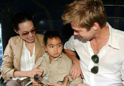 茱莉皮特心系公益 為“珀?duì)柣饡?huì)”捐款